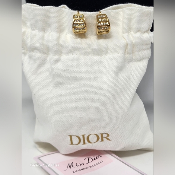 Christian dior Clip-on Earrings with Dustbag & Sample Perfume - Picture 2 of 12